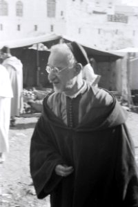 ETH-BIB-Mann auf dem Markt von Fès-Nordafrikaflug 1932-LBS MH02-13-0404