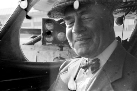 ETH-BIB-Mann in Cockpit in Flug zwischen Säntis und Stuttgart-Weitere-LBS MH02-38-0001