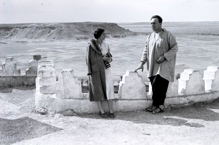 ETH-BIB-Mann und Frau in Beni-Abbès-Nordafrikaflug 1932-LBS MH02-13-0208