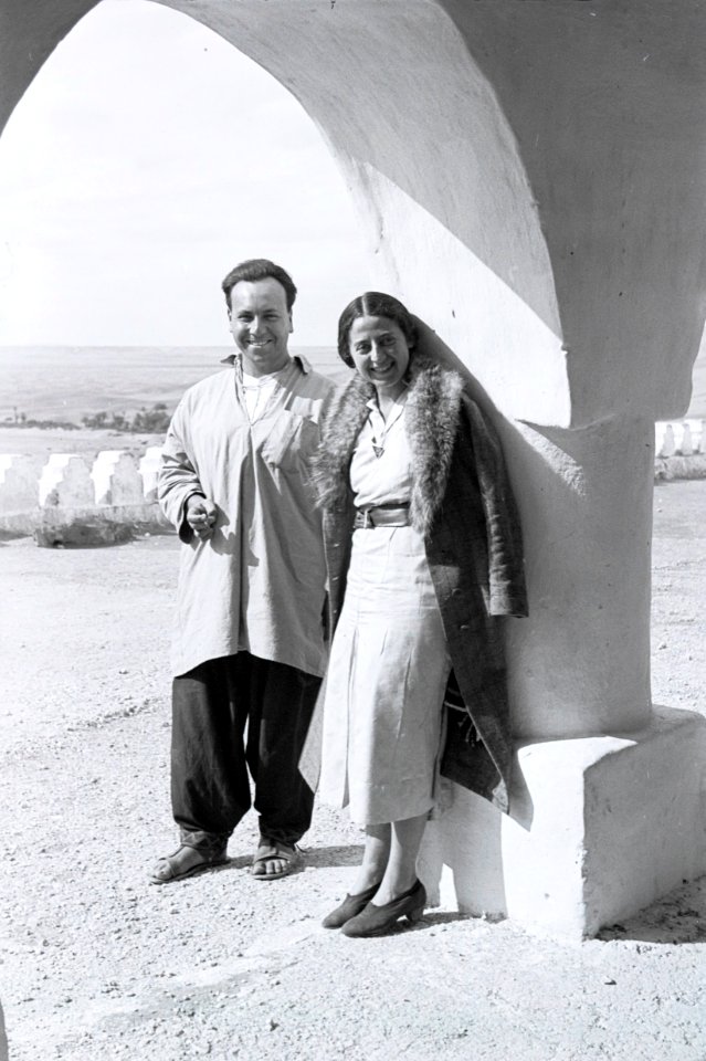 ETH-BIB-Mann und Frau in Beni-Abbès-Nordafrikaflug 1932-LBS MH02-13-0206