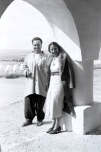 ETH-BIB-Mann und Frau in Beni-Abbès-Nordafrikaflug 1932-LBS MH02-13-0206