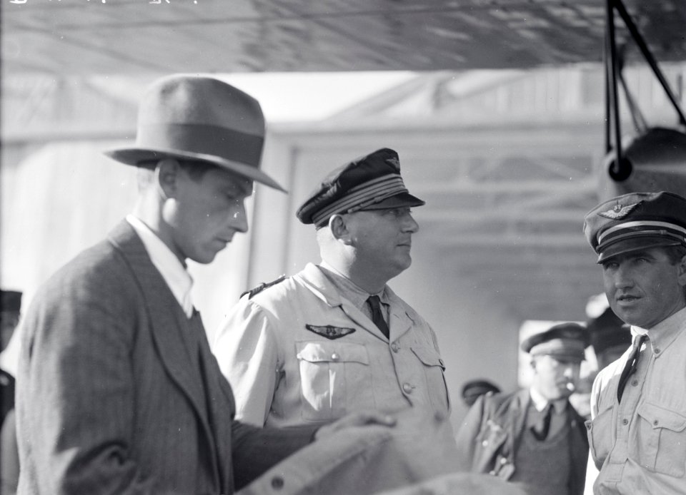 ETH-BIB-Marrakech, Flugplatz- Pelletier d'Oisy und Zimmermann, 2. Pilot-Tschadseeflug 1930-31-LBS MH02-08-0776