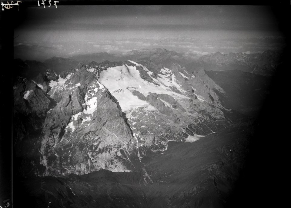 ETH-BIB-Marmolada, Nordabdachung mit Marmolatagletscher, Dolomiten-Inlandflüge-LBS MH01-007271