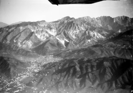 ETH-BIB-Marmorbrüche von Carrara von S.W. aus 1800 m Höhe-Kilimanjaroflug 1929-30-LBS MH02-07-0001