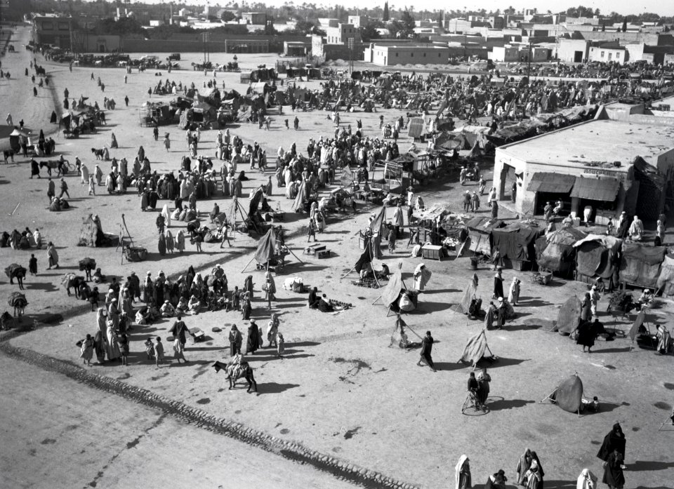 ETH-BIB-Marrakech- Place Dyema el Fna-Tschadseeflug 1930-31-LBS MH02-08-0301