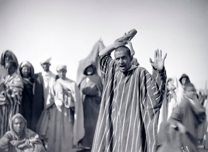 ETH-BIB-Marrakech- Schlangenbeschwörer, ein kritischer Moment-Tschadseeflug 1930-31-LBS MH02-08-0477