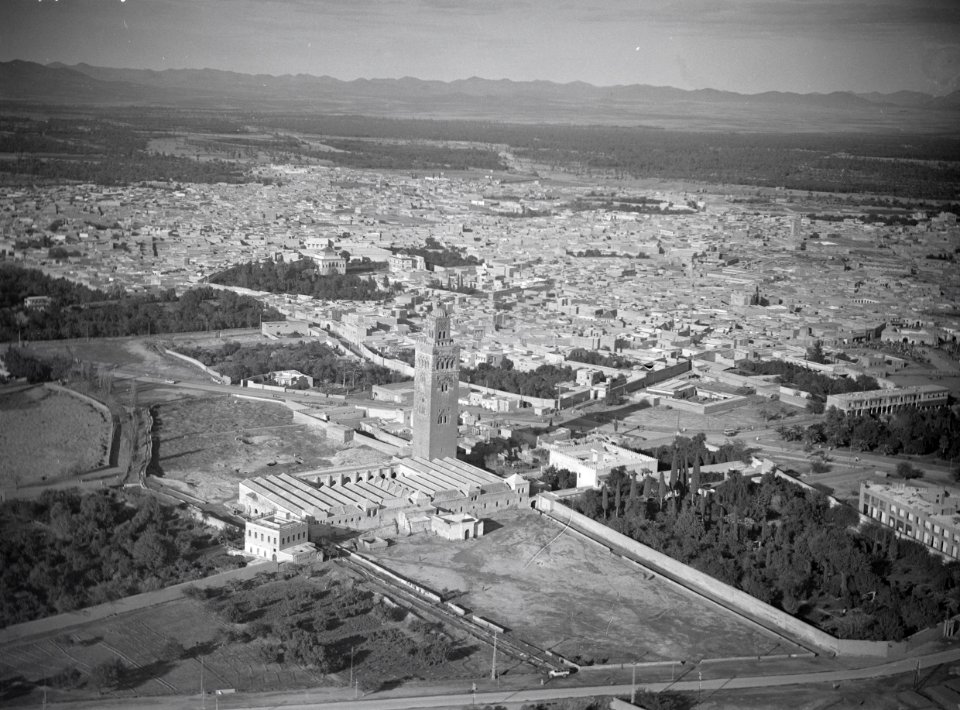 ETH-BIB-Marrakech aus der Luft- Vordergrund die Moschee La Koutoubia-Tschadseeflug 1930-31-LBS MH02-08-0288