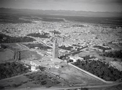 ETH-BIB-Marrakech aus der Luft- Vordergrund die Moschee La Koutoubia-Tschadseeflug 1930-31-LBS MH02-08-0288