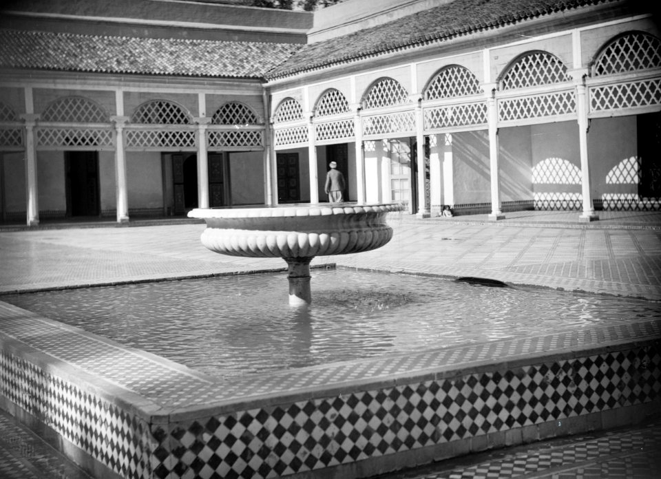 ETH-BIB-Marrakech- Mosaikbassin im Hofe des Palais de la Bahya-Tschadseeflug 1930-31-LBS MH02-08-0438