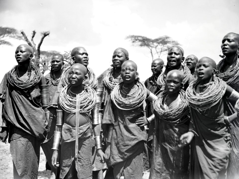 ETH-BIB-Massai-Frauen-Kilimanjaroflug 1929-30-LBS MH02-07-0342
