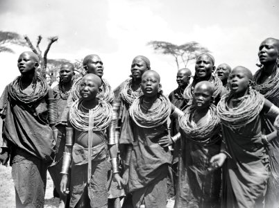 ETH-BIB-Massai-Frauen-Kilimanjaroflug 1929-30-LBS MH02-07-0342