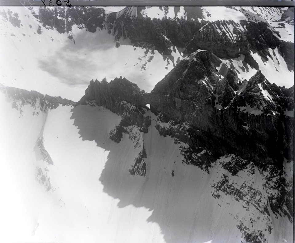 ETH-BIB-Martinsloch, Tschingelhoren, Segnaspass v. W. aus 2800 m-Inlandflüge-LBS MH01-005037