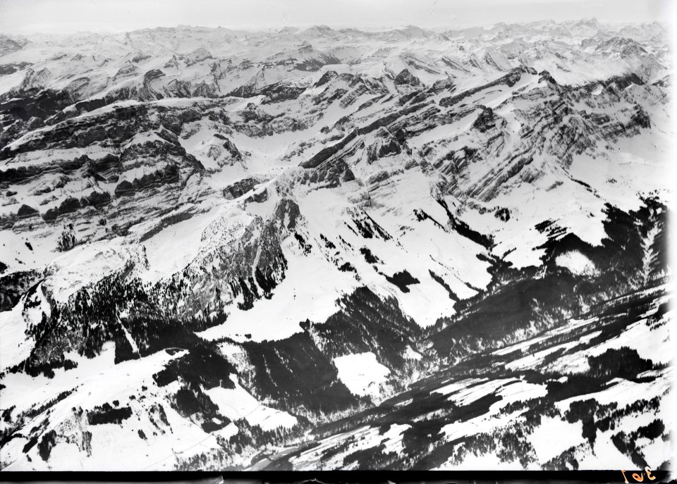 ETH-BIB-Marwies, Altmann, Churfirsten, Ebenalp, Säntis, Sardona v. N. aus 3100 m-Inlandflüge-LBS MH01-000361