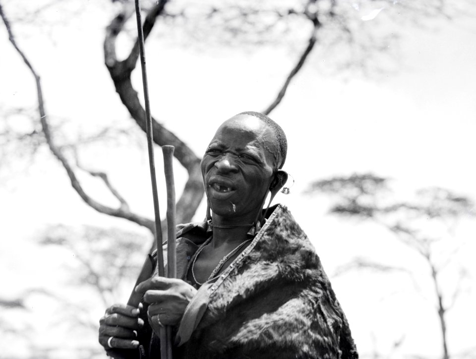 ETH-BIB-Massai-Häuptling-Kilimanjaroflug 1929-30-LBS MH02-07-0075