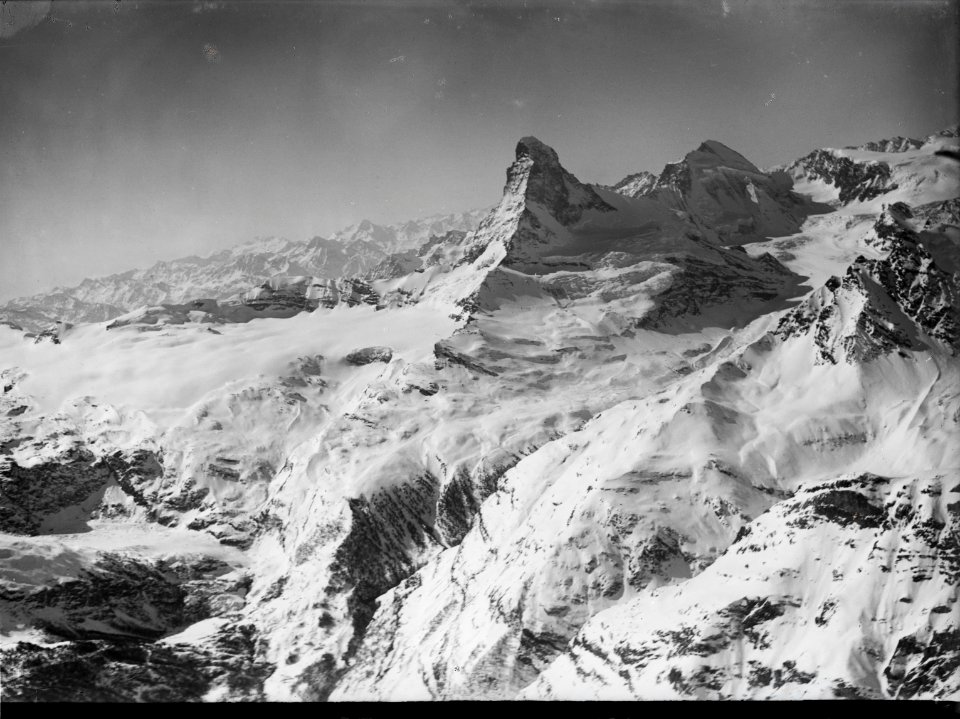 ETH-BIB-Matterhorn, Dent d'Herens, Furggrat v. N. aus 4000 m-Inlandflüge-LBS MH01-000391-01