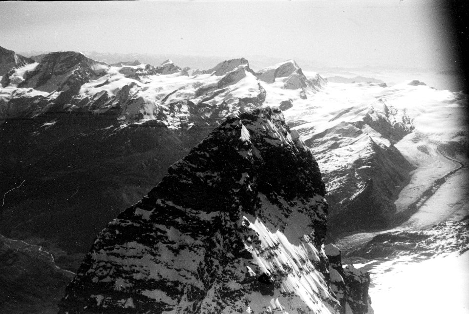 ETH-BIB-Matterhorn, Strahlhorn, Rimpfischhorn, Gornergletscher im Hintergrund-Inlandflüge-LBS MH05-16-12