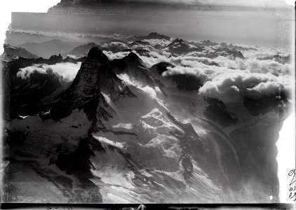 ETH-BIB-Matterhorn, am Horizont der Mont Blanc, Zmuttgletscher, Grand Combin v. N. aus 4500 m-Inlandflüge-LBS MH01-002132