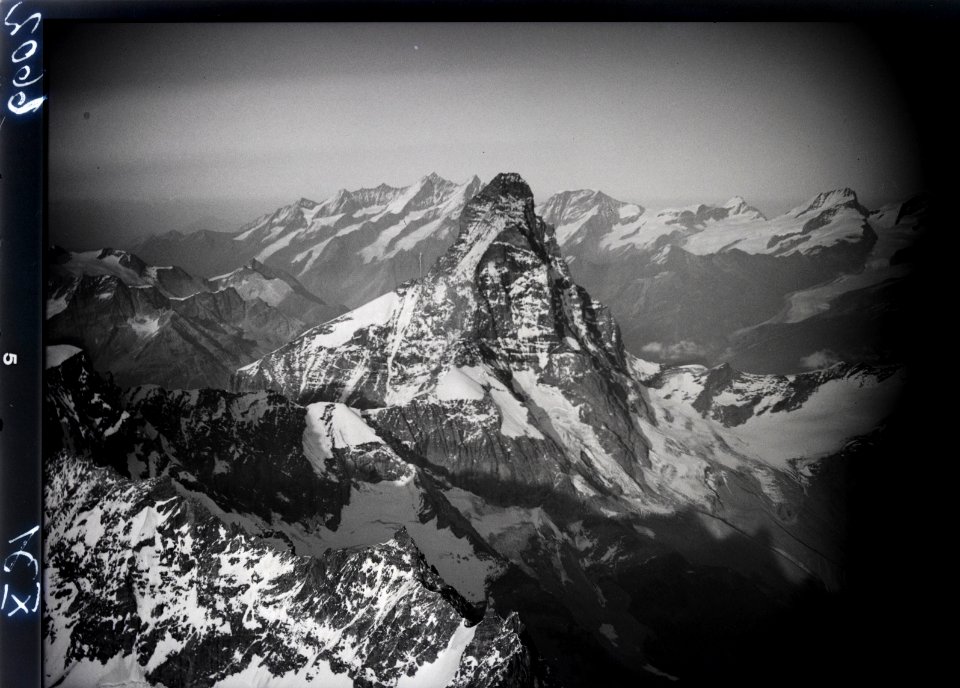 ETH-BIB-Matterhorn, Südwestwand aus 4500 m-Inlandflüge-LBS MH01-006602