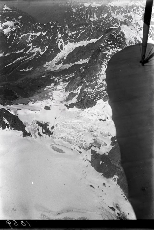 ETH-BIB-Matterhorn, Fruggrat, Dent d'Hérens v. O. aus 5000 m-Inlandflüge-LBS MH01-001059