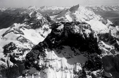ETH-BIB-Matterhorn, Weisshorn im Hintergrund-Inlandflüge-LBS MH05-16-07