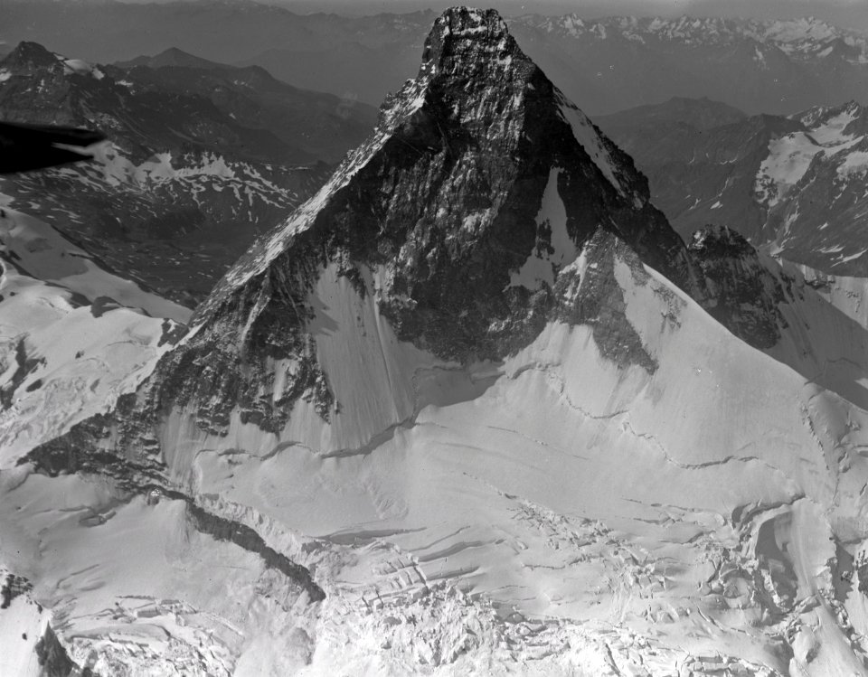 ETH-BIB-Matterhorn, Matterhorngletscher v. N. aus 5000 m-Inlandflüge-LBS MH01-001055