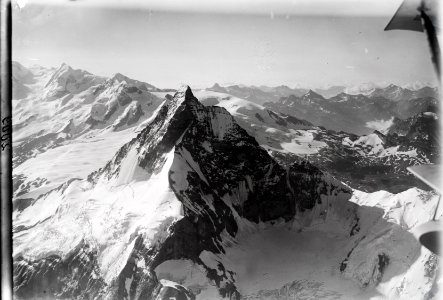 ETH-BIB-Matterhorn, Val de Challant v. N. W. aus 5000 m-Inlandflüge-LBS MH01-002009