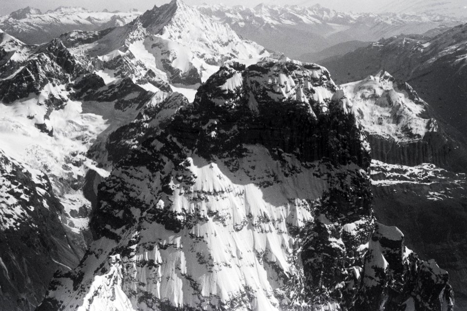 ETH-BIB-Matterhorn, Weisshorn im Hintergrund-Inlandflüge-LBS MH05-16-06