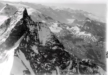 ETH-BIB-Matterhorn, Zermatt, Italienischer Grat, Val de Challant v. N. W. aus 5000 m-Inlandflüge-LBS MH01-002016