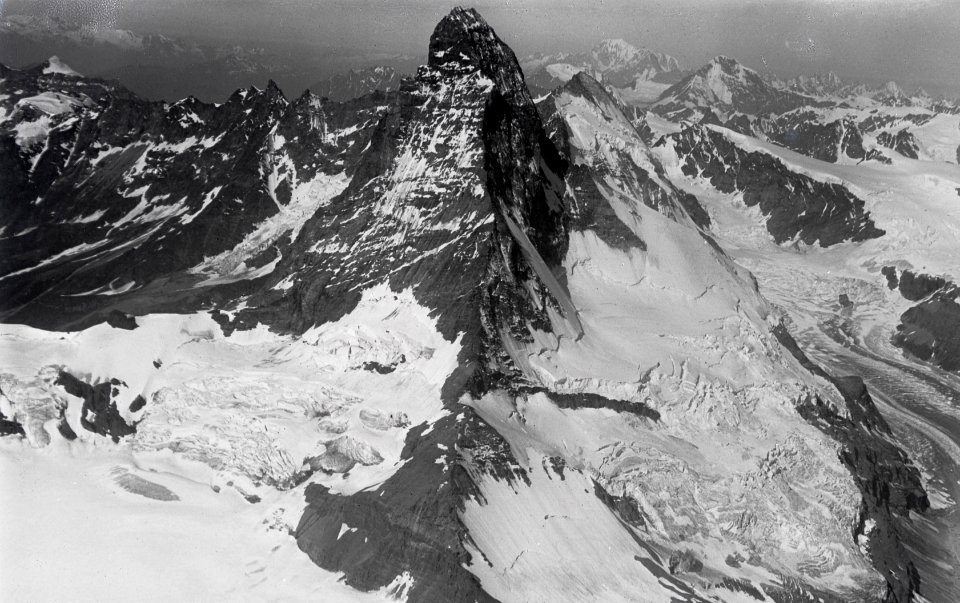ETH-BIB-Matterhorn, Zmuttgletscher, Fruggrat, Dent, d'Hérens-Inlandflüge-LBS MH01-001057