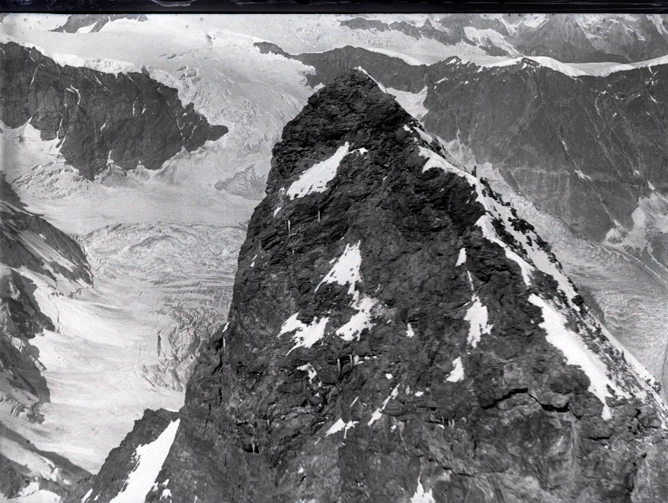 ETH-BIB-Matterhorngipfel v. O. aus 4420 m-Inlandflüge-LBS MH01-005163