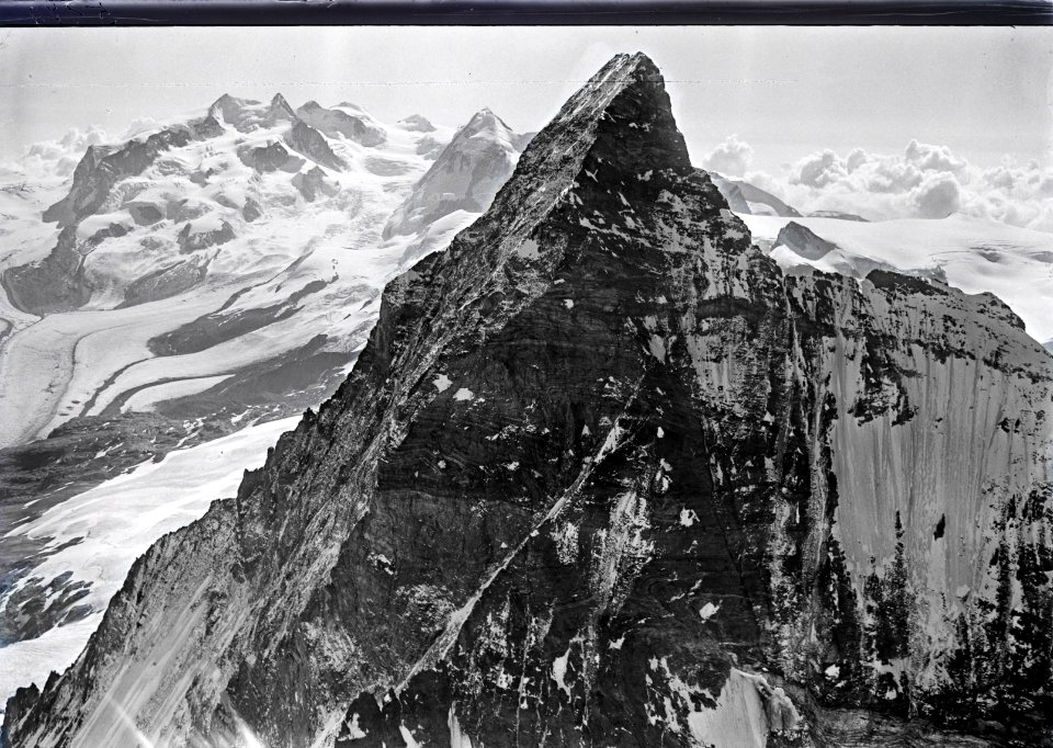 ETH-BIB-Matterhorngipfel, Monte Rosa Gruppe v. N. W. aus 4400 m-Inlandflüge-LBS MH01-005170