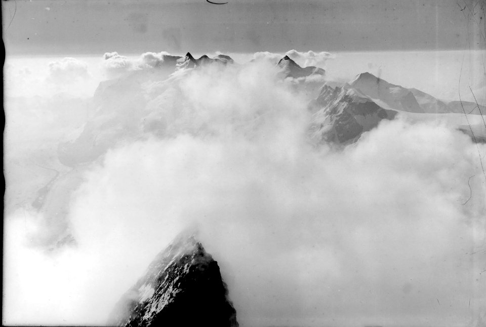 ETH-BIB-Matterhorngipfel im Nebel, Monte Rosa v. W. aus 4500 m-Inlandflüge-LBS MH01-005908