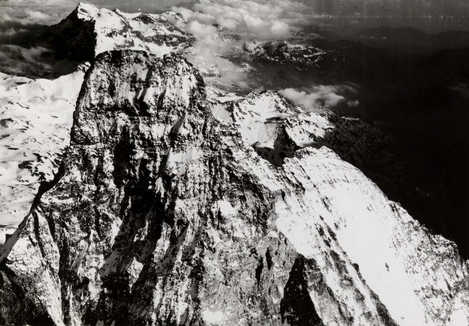 ETH-BIB-Matterhorngipfel v. N. aus 4500 m-Inlandflüge-LBS MH01-005677