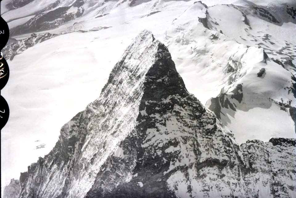 ETH-BIB-Matterhorngipfel v. W. aus 4800 m-Inlandflüge-LBS MH01-006205