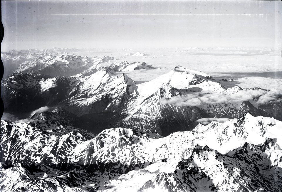 ETH-BIB-Mattwaldhorn, Simplonpass, Monte Leone, Wasenhorn v. S. W. aus 4300 m-Inlandflüge-LBS MH01-005696
