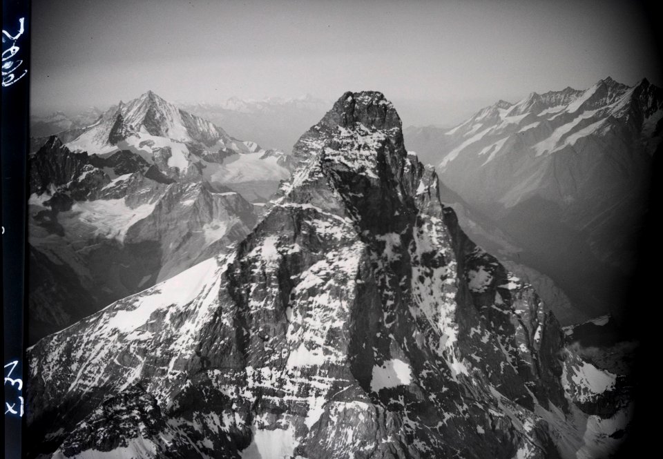 ETH-BIB-Matterhorngipfel, Südwestwand aus 4500 m-Inlandflüge-LBS MH01-006605