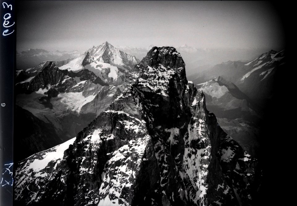 ETH-BIB-Matterhorngipfel, Südwestwand aus 4500 m-Inlandflüge-LBS MH01-006603