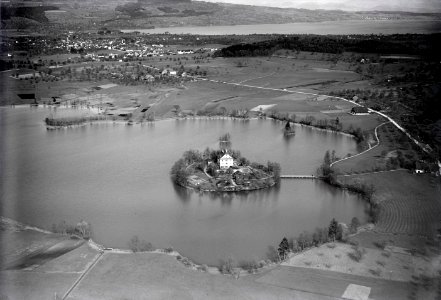 ETH-BIB-Mauensee, Schloss Mauensee, Sursee v. W. aus 150 m-Inlandflüge-LBS MH01-006010