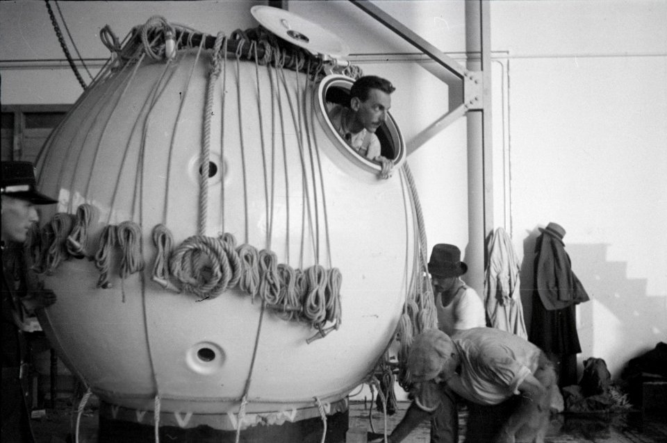 ETH-BIB-Max Cosyns in Prof. Auguste Piccards Ballonkugel-Inlandflüge-LBS MH05-92-02