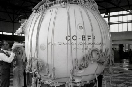 ETH-BIB-Max Cosyns in Prof. Auguste Piccards Ballonkugel-Inlandflüge-LBS MH05-92-08