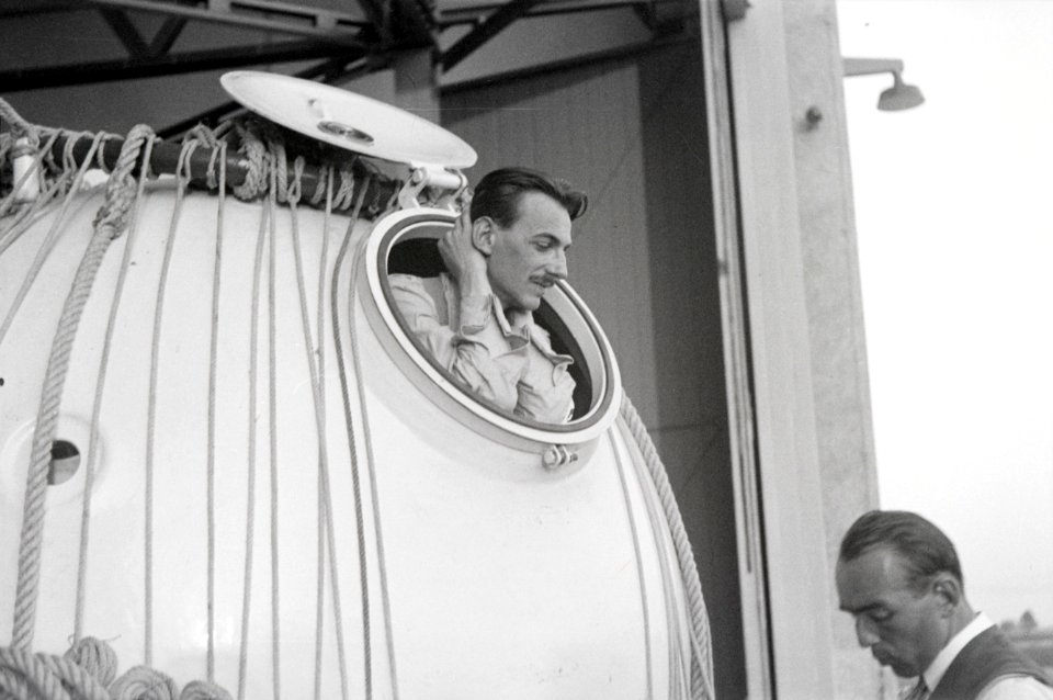 ETH-BIB-Max Cosyns in Prof. Auguste Piccards Ballonkugel-Inlandflüge-LBS MH05-92-06