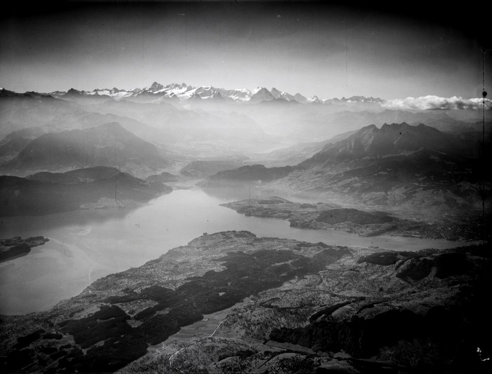 ETH-BIB-Meggen, Luzern, Pilatus, Stanserhorn, Berneralpen, Vierwaldstättersee v. N. O. aus 3000 m-Inlandflüge-LBS MH01-008003