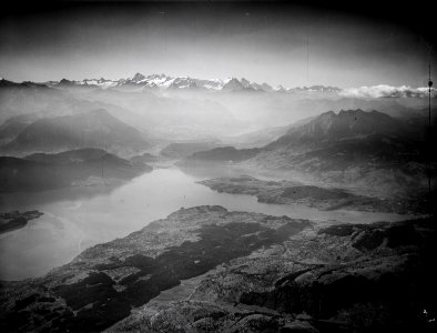 ETH-BIB-Meggen, Luzern, Pilatus, Stanserhorn, Berneralpen, Vierwaldstättersee v. N. O. aus 3000 m-Inlandflüge-LBS MH01-008003