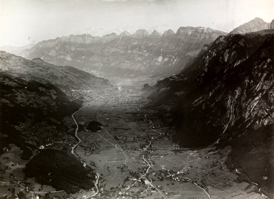 ETH-BIB-Mels, Heiligkreuz, Plons, Flums, Seeztal, Churfirsten v. S. O. aus 2000 m-Inlandflüge-LBS MH01-004239