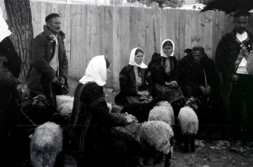 ETH-BIB-Menschen in Tracht in Jajce, Bosnien-Weitere-LBS MH02-48-0045