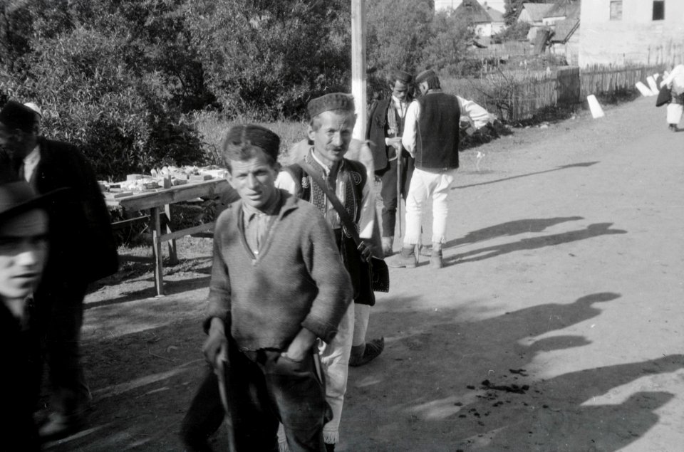 ETH-BIB-Menschen in Tracht in Jajce, Bosnien-Weitere-LBS MH02-48-0060