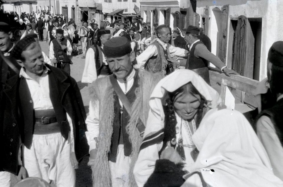ETH-BIB-Menschen in Tracht in Jajce, Bosnien-Weitere-LBS MH02-48-0066