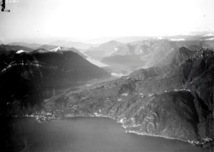 ETH-BIB-Menaggio am Comersee, im Hintergrund Lago di Piano und Lago di Lugano-Kilimanjaroflug 1929-30-LBS MH02-07-0522