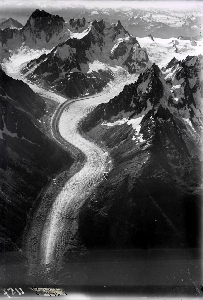 ETH-BIB-Mer de Glace, Grand Jorasse, Dent du Géant, Col du Géant, Aiguille du Tacul, Aiguille du Chardonnet v. N. aus 5000 m-Inlandflüge-LBS MH01-001157