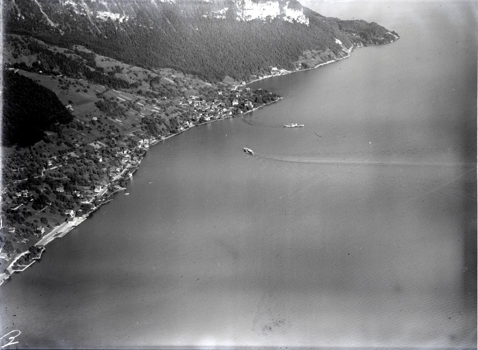 ETH-BIB-Merligen am Thunersee, Dampfschiff v. W. N. W. aus 300 m-Inlandflüge-LBS MH01-004806